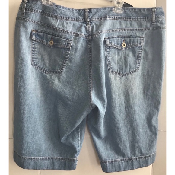 Bandolino blu knee length jean shorts size 24 - Picture 6 of 6